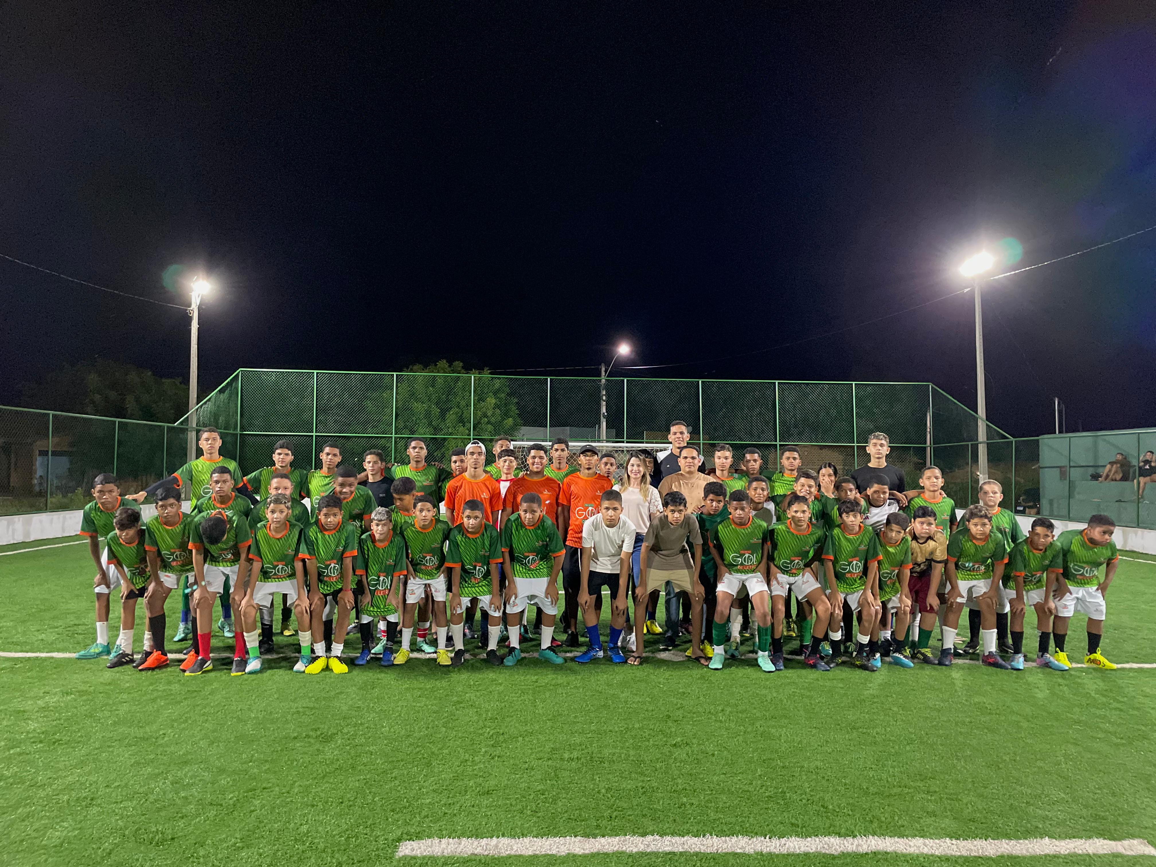 Os alunos do projeto Gol de Letra participaram de uma palestra com uma psicóloga